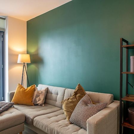 Modern And Spacious Apartment In Salford Quays Mánchester Exterior foto